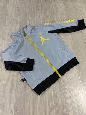7/$20 Jordan Light Gray & Yellow Zip-Up Jacket Black Accents